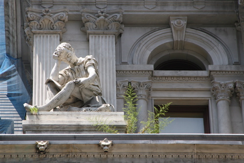 Philadelphia City Hall Reading Statue