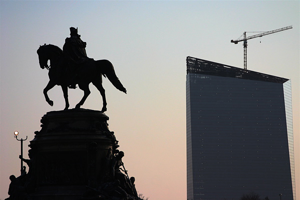 Cira Center and Statue